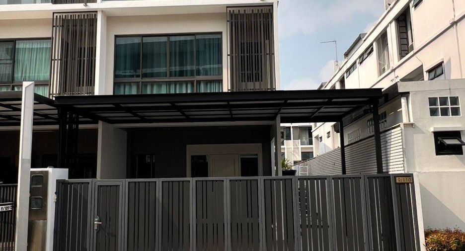 For sale 3 bedrooms townhouse in Lat Phrao, Bangkok