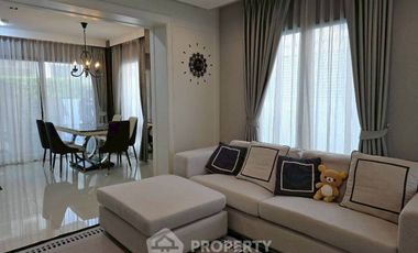 For sale 3 bedrooms townhouse in Lat Phrao, Bangkok