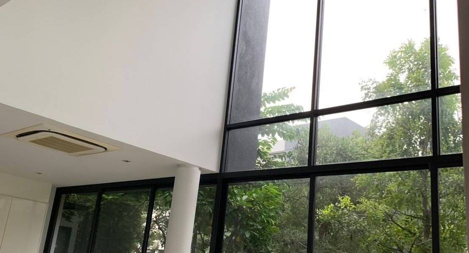 For sale 5 bedrooms townhouse in Yan Nawa, Bangkok