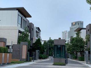 For sale 5 bedrooms townhouse in Yan Nawa, Bangkok