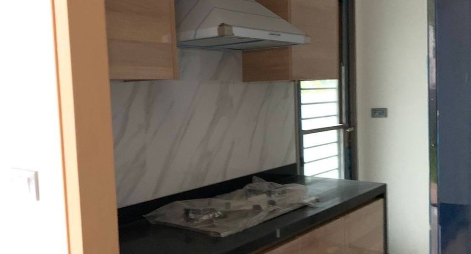 For sale 5 bedrooms townhouse in Yan Nawa, Bangkok
