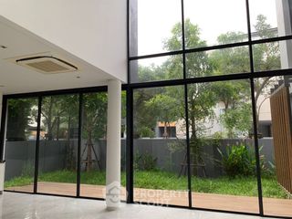 For sale 5 bedrooms townhouse in Yan Nawa, Bangkok