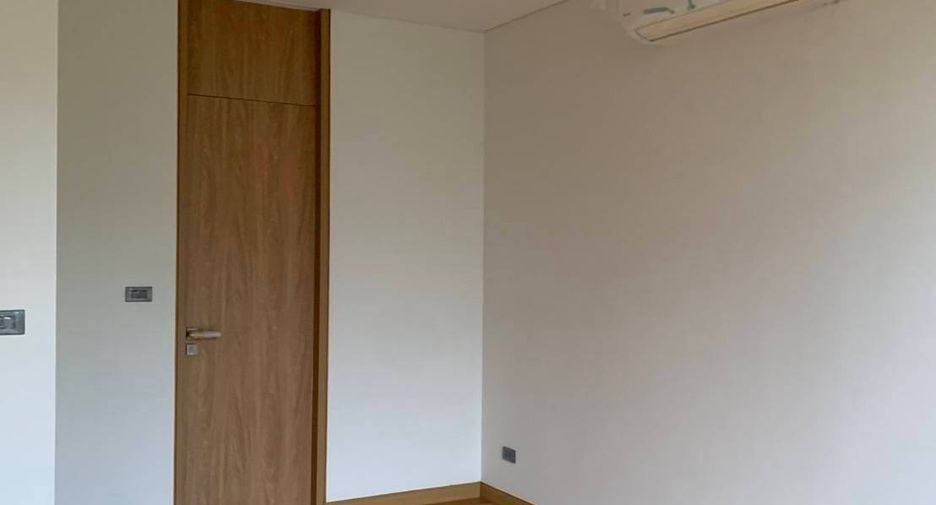 For sale 5 bedrooms townhouse in Yan Nawa, Bangkok
