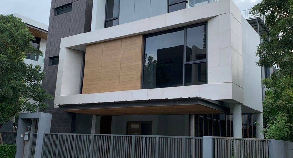For sale 5 bedrooms townhouse in Yan Nawa, Bangkok