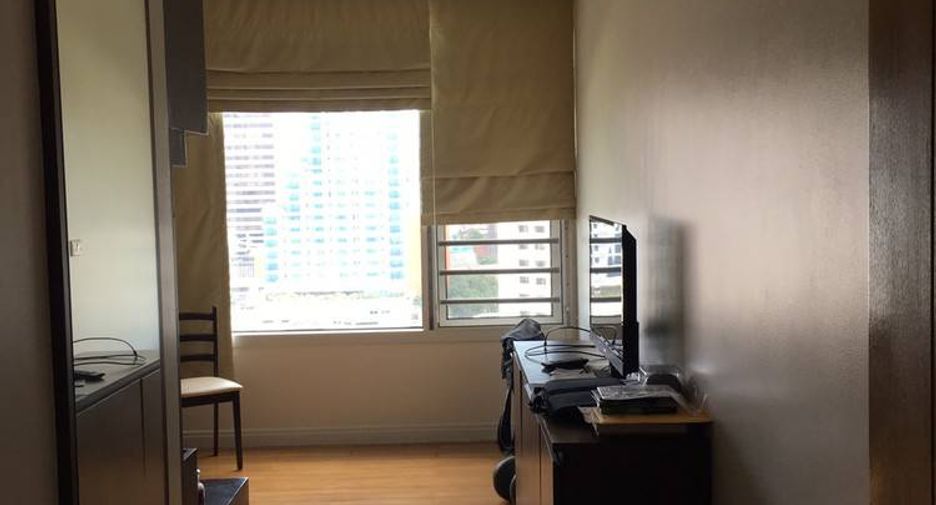 For rent 3 bedrooms condo in Bang Rak, Bangkok