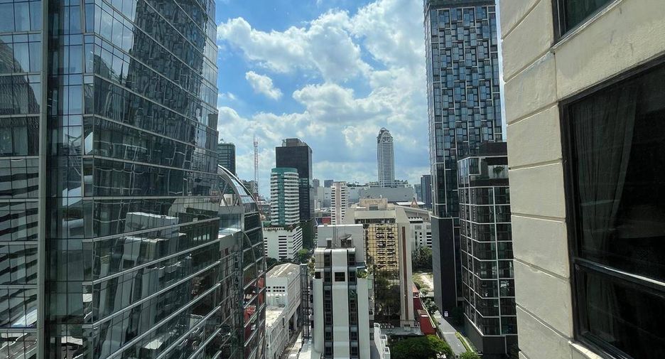For rent 3 bedrooms condo in Pathum Wan, Bangkok