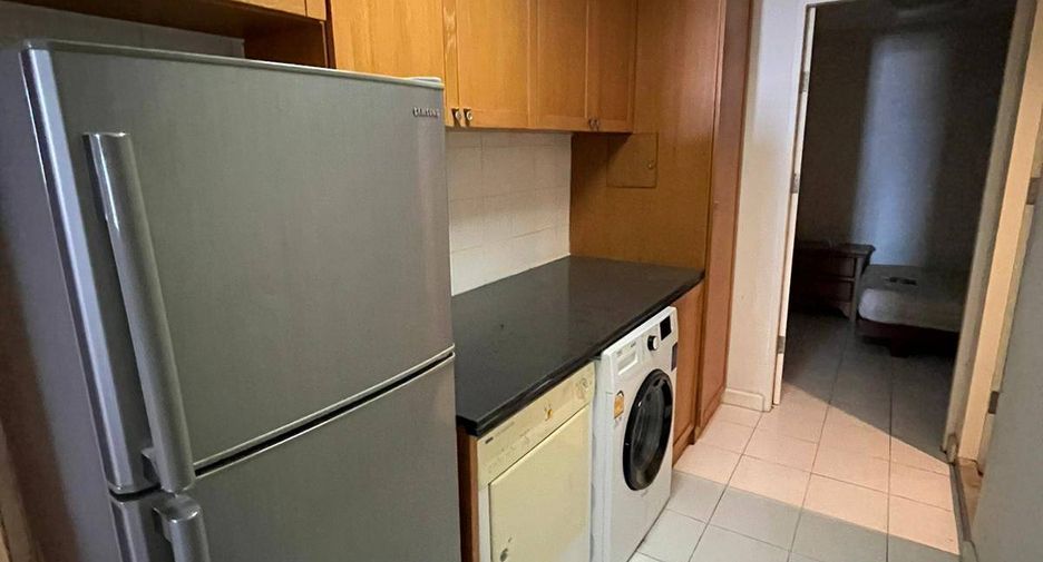 For rent 3 bedrooms condo in Pathum Wan, Bangkok