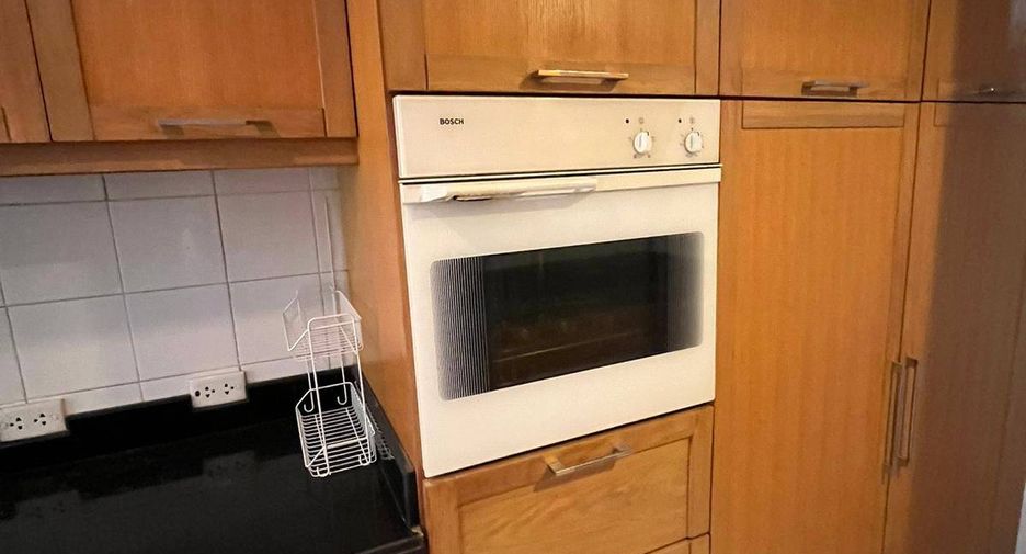 For rent 3 bedrooms condo in Pathum Wan, Bangkok