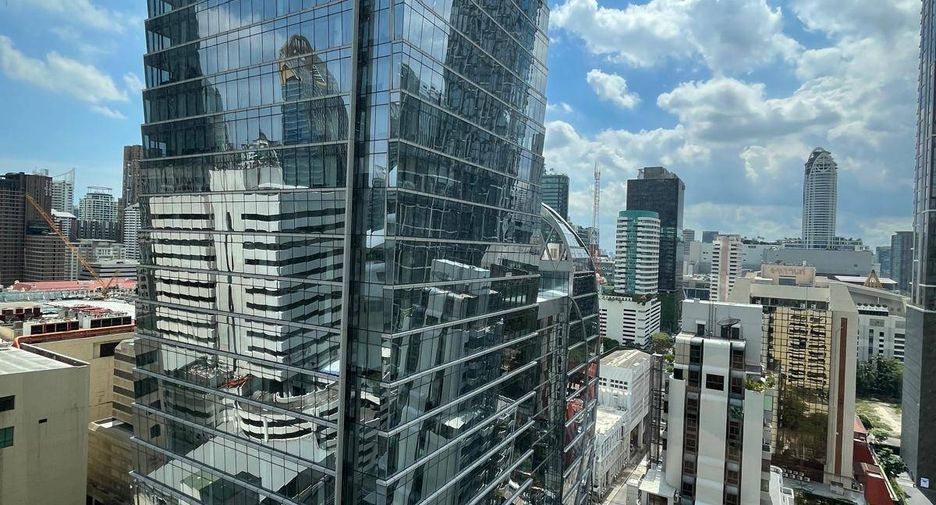 For rent 3 bedrooms condo in Pathum Wan, Bangkok