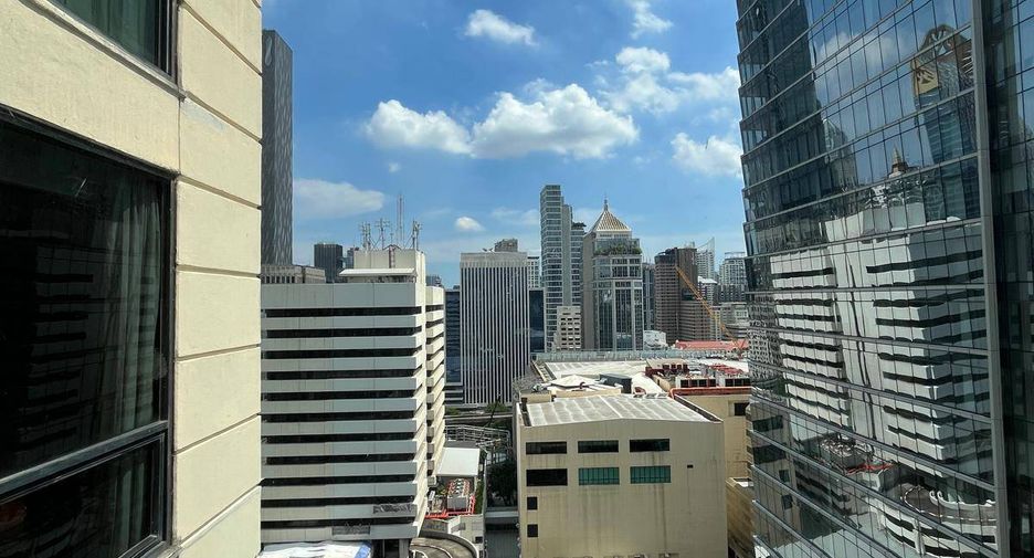 For rent 3 bedrooms condo in Pathum Wan, Bangkok
