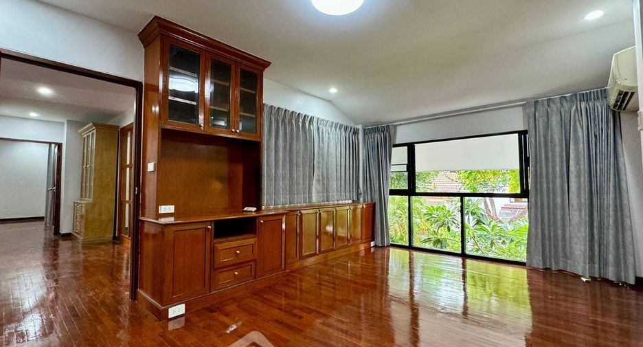 Haus zur Miete mit 5 Zimmer in Watthana, Bangkok