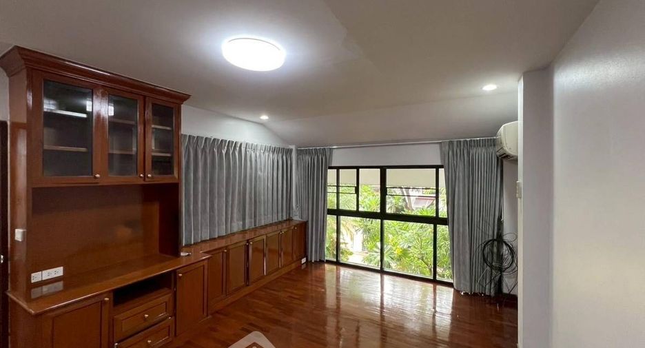 Haus zur Miete mit 5 Zimmer in Watthana, Bangkok