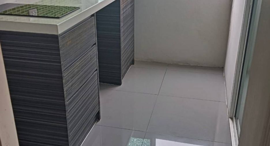 À vendre 1 chambre condo à Huai Khwang, Bangkok