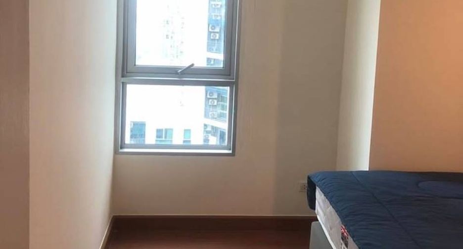 For rent 3 bedrooms condo in Huai Khwang, Bangkok