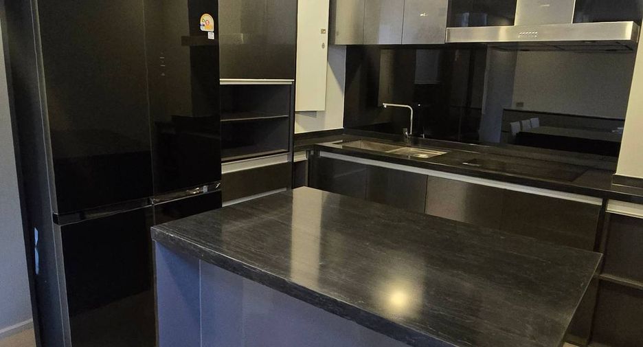 For rent 3 bedrooms condo in Watthana, Bangkok