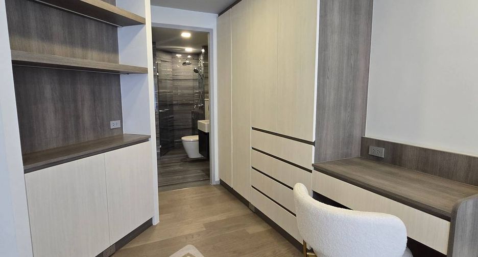 For rent 3 bedrooms condo in Watthana, Bangkok