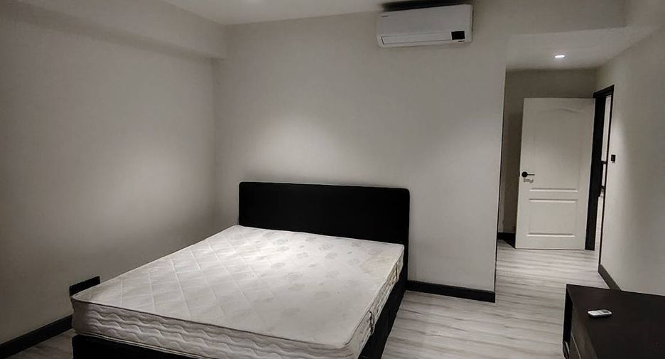 For rent 3 bedrooms condo in Bang Kho Laem, Bangkok