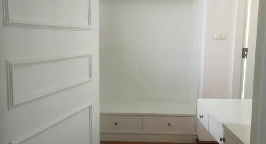 For rent 3 bedrooms condo in Watthana, Bangkok