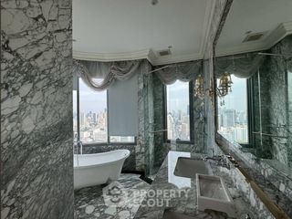 Condo en alquiler y en venta de 5 habitaciones en Watthana, Bangkok