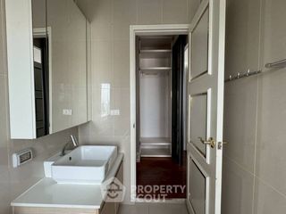 Condo en alquiler y en venta de 5 habitaciones en Watthana, Bangkok