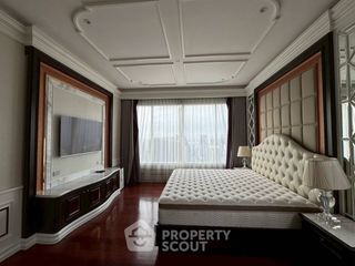 Condo en alquiler y en venta de 5 habitaciones en Watthana, Bangkok