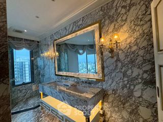 Condo en alquiler y en venta de 5 habitaciones en Watthana, Bangkok