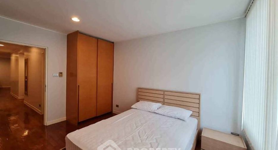 For rent 3 bedrooms condo in Pathum Wan, Bangkok