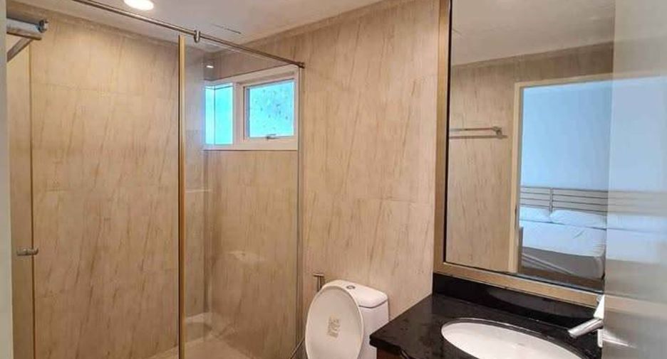For rent 3 bedrooms condo in Pathum Wan, Bangkok