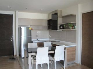 Продажа 2 спальни кондо в Пхра Кханонг, Бангкок