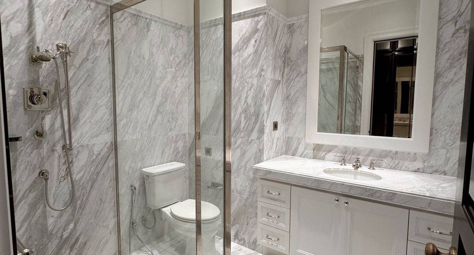 For sale 2 bedrooms condo in Pathum Wan, Bangkok