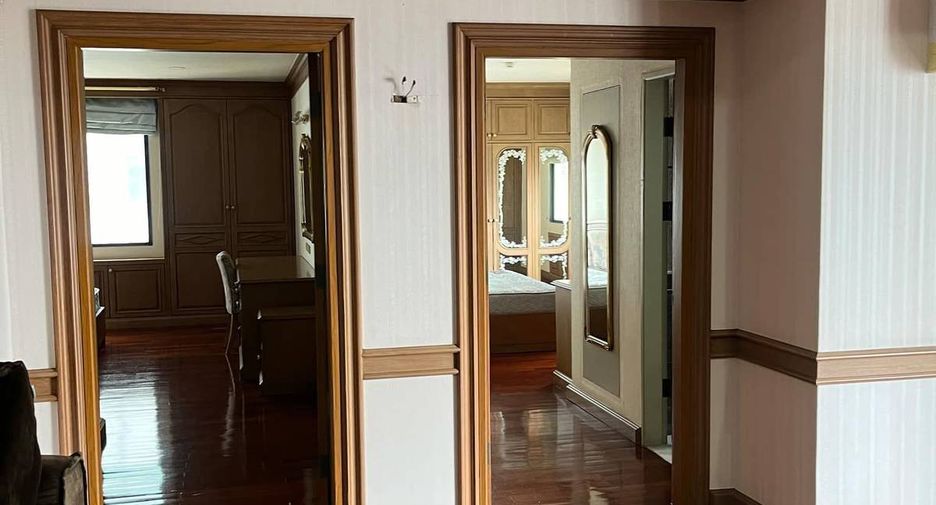 For sale 2 bedrooms condo in Khlong Toei, Bangkok