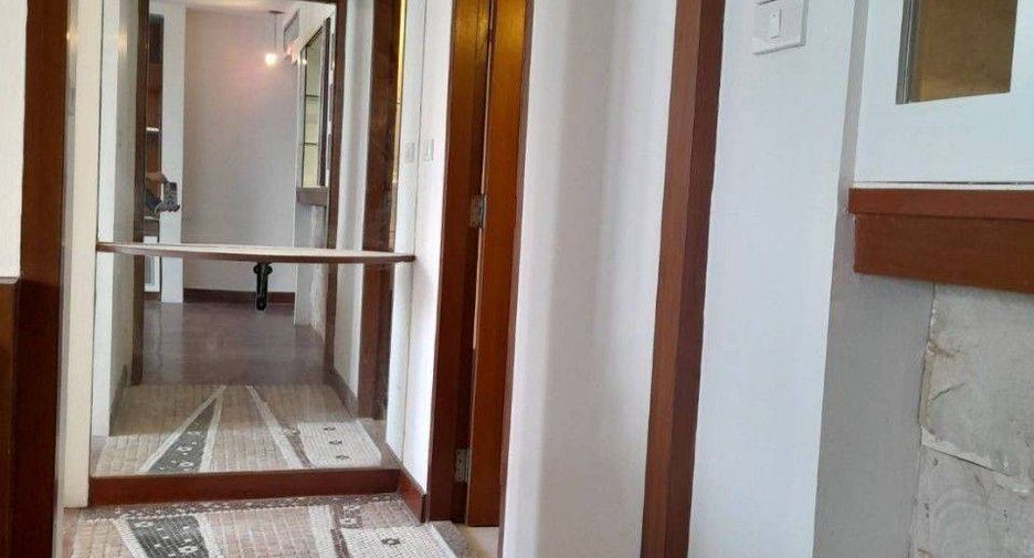 For sale 1 bed condo in Khlong Toei, Bangkok