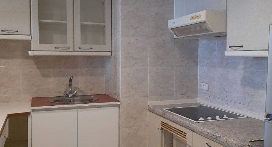 For sale 1 bed condo in Khlong Toei, Bangkok
