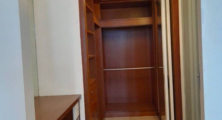 For sale 1 bed condo in Khlong Toei, Bangkok