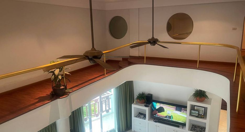 For sale 3 bedrooms condo in Pratumnak, Pattaya