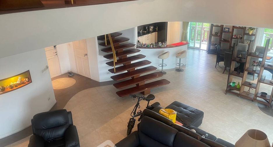 For sale 3 bedrooms condo in Pratumnak, Pattaya