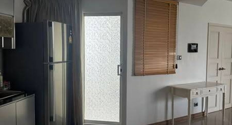 For sale 2 bedrooms condo in Huai Khwang, Bangkok