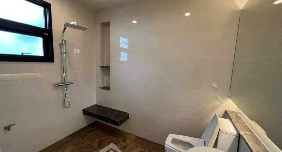 For sale 5 bedrooms house in Suan Luang, Bangkok