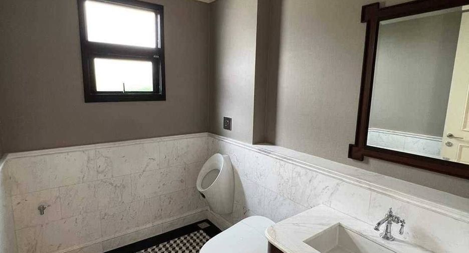 For sale 5 bedrooms house in Suan Luang, Bangkok