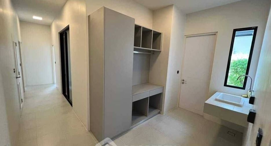 For sale 5 bedrooms house in Suan Luang, Bangkok