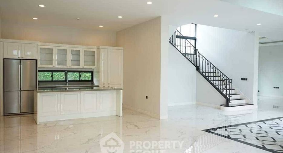 For sale 5 bedrooms house in Suan Luang, Bangkok