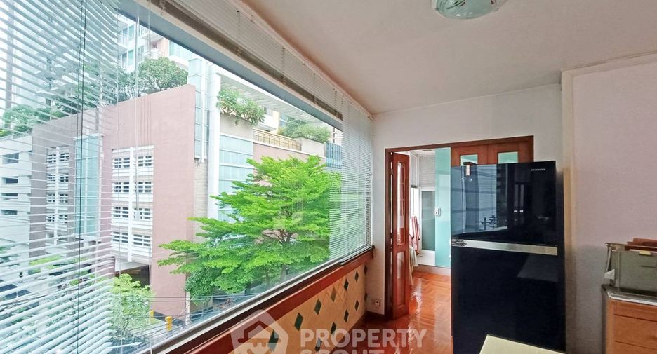 For sale 4 bedrooms condo in Khlong Toei, Bangkok