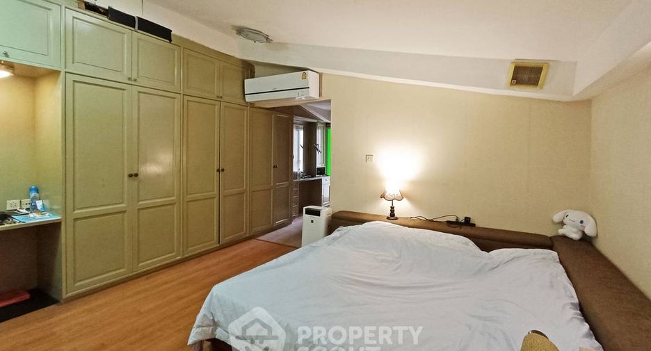 For sale 4 bedrooms condo in Khlong Toei, Bangkok