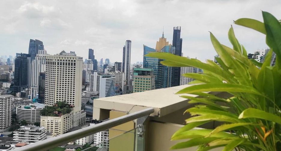 For sale 3 bedrooms condo in Khlong Toei, Bangkok