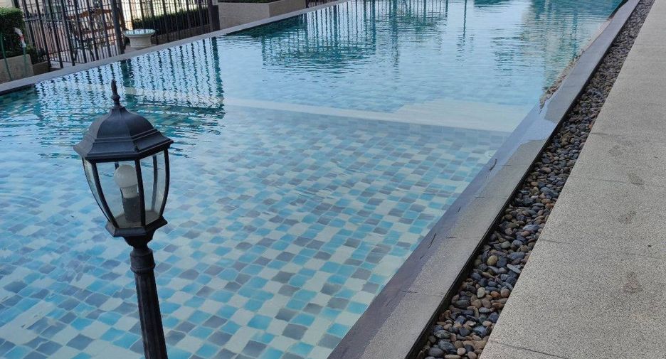 For sale 2 bedrooms condo in Bang Phlat, Bangkok