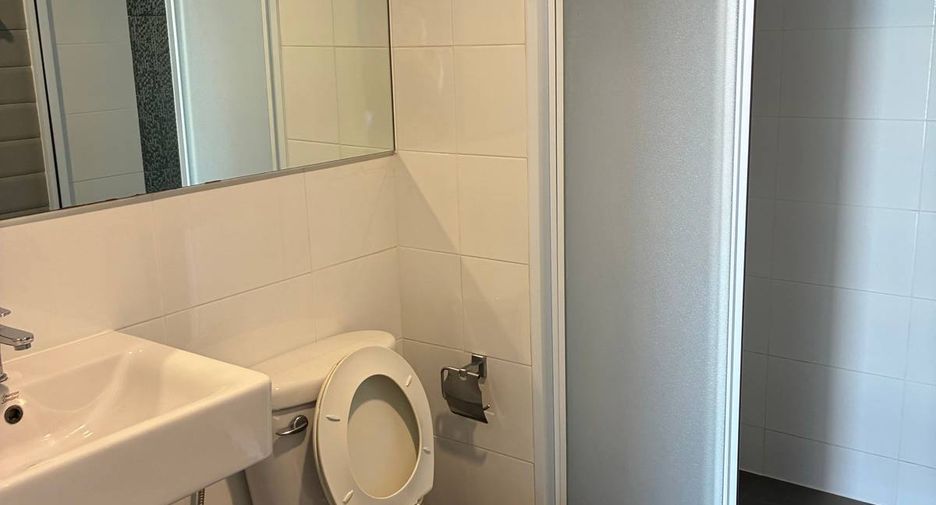 For sale 1 bed condo in Khlong Toei, Bangkok