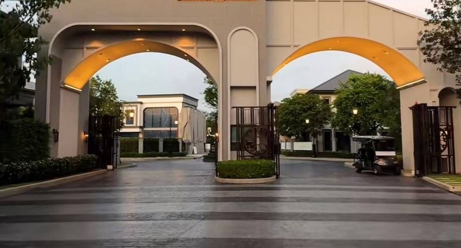 For sale 5 bedrooms house in Khan Na Yao, Bangkok