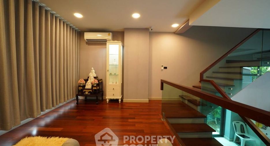 For sale 3 bedrooms townhouse in Chatuchak, Bangkok