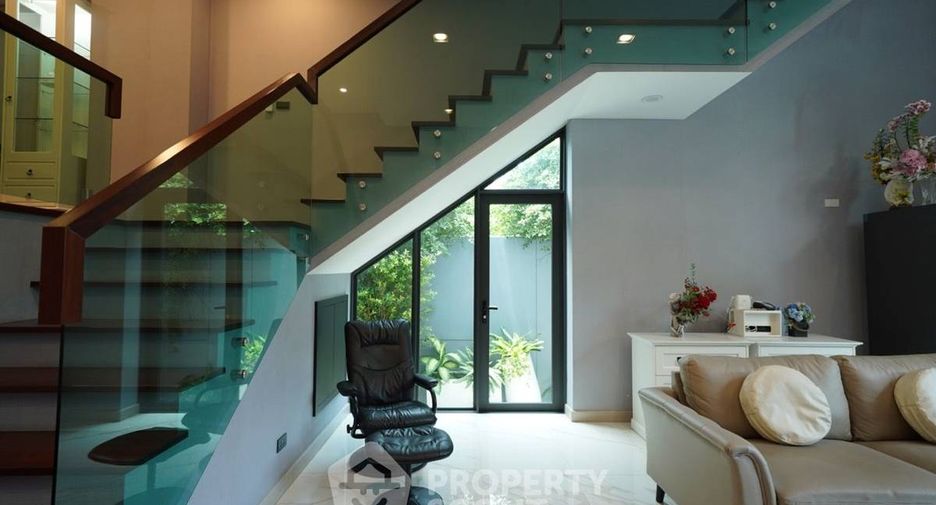 For sale 3 bedrooms townhouse in Chatuchak, Bangkok