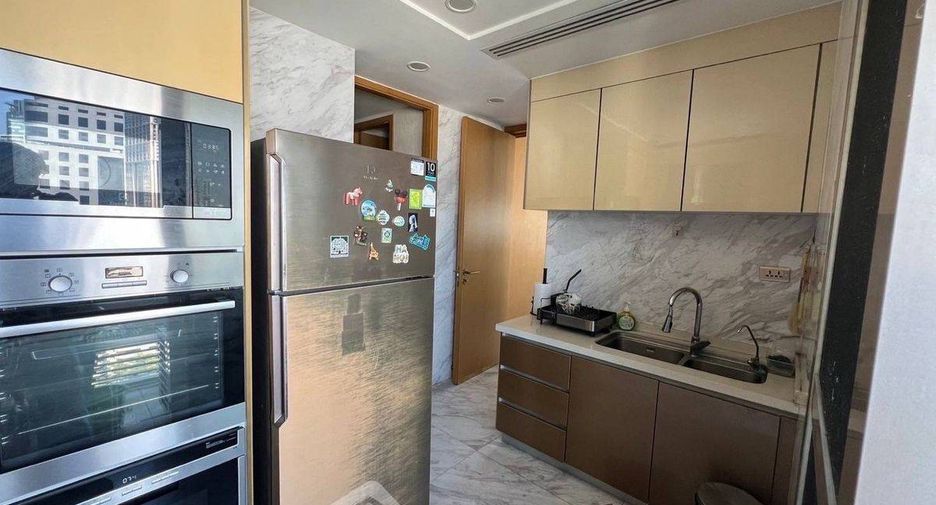 For sale 3 bedrooms condo in Khlong Toei, Bangkok